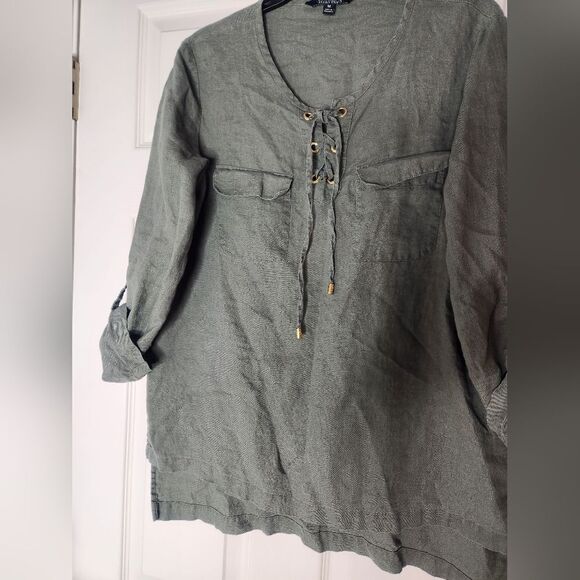 Ellen Tracy M Caper Green 100% LINEN Roll Tab Sleeve High Low Women’s Blouse - Picture 3 of 8